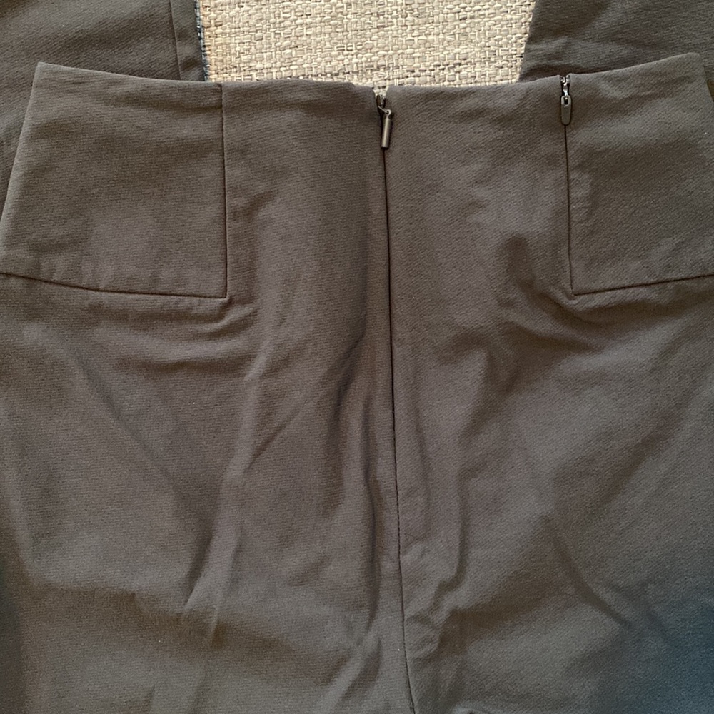 Like New Condition! Athleta Slim Wander Pant in Arbor Olive, Size 2 - Picture 5 of 7